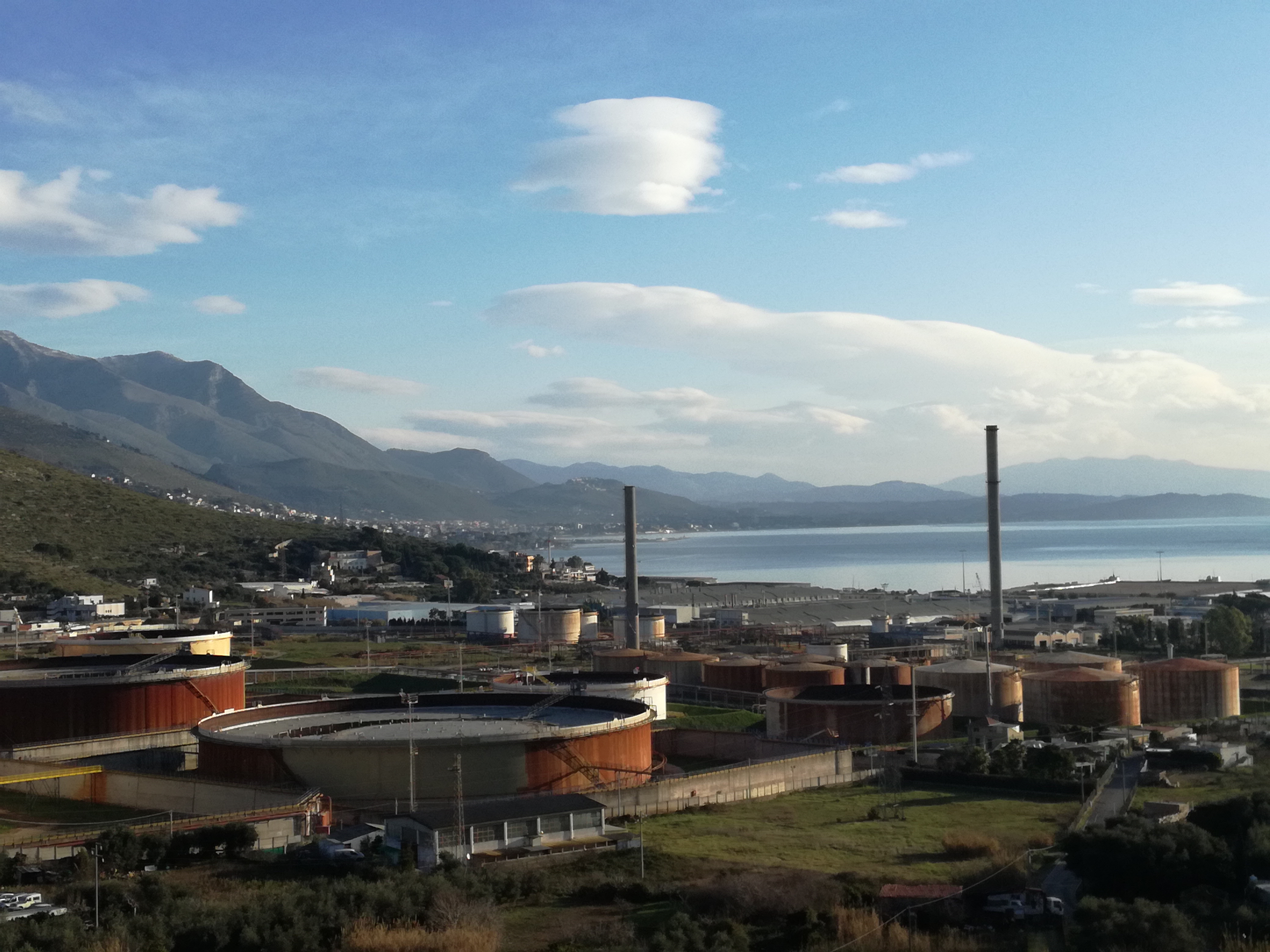 Bonifica piana di Arzano: mercoledì la demolizione della ciminiera Bonifica piana di Arzano: mercoledì la demolizione della ciminiera