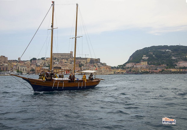 10.264  visitatori... il successo della Nave Palinuro, di Grandi Vele e della rievocazione storica dello sbarco di Colonna 