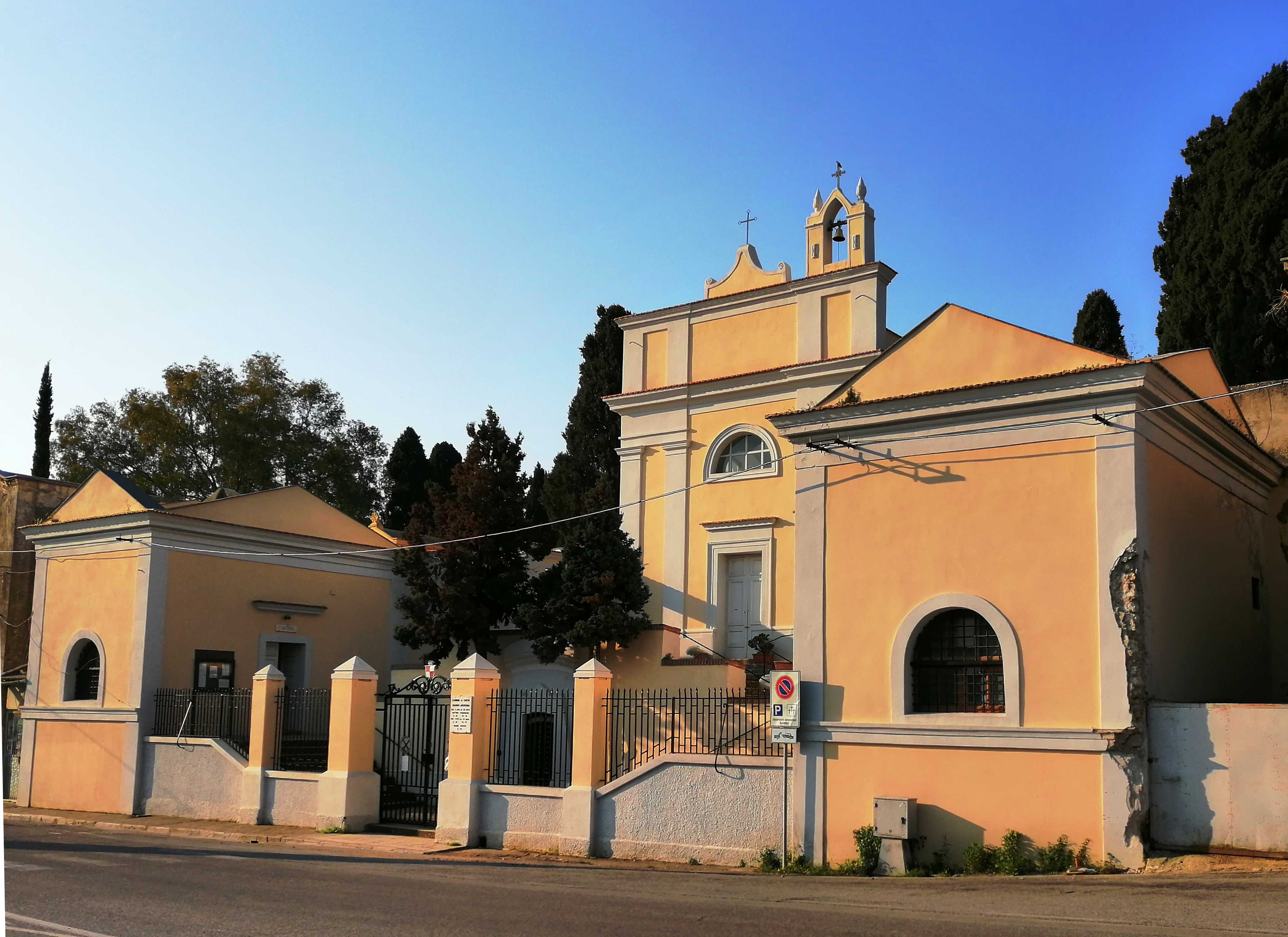 Chiusura cimitero 