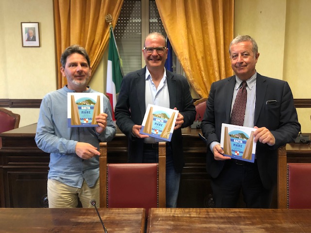 Gaeta e il mare. Un libro illustrato per ragazzi racconta la storia della città, dal mito ai giorni nostri. Gaeta e il mare. Un libro illustrato per ragazzi racconta la storia della città, dal mito ai giorni nostri.