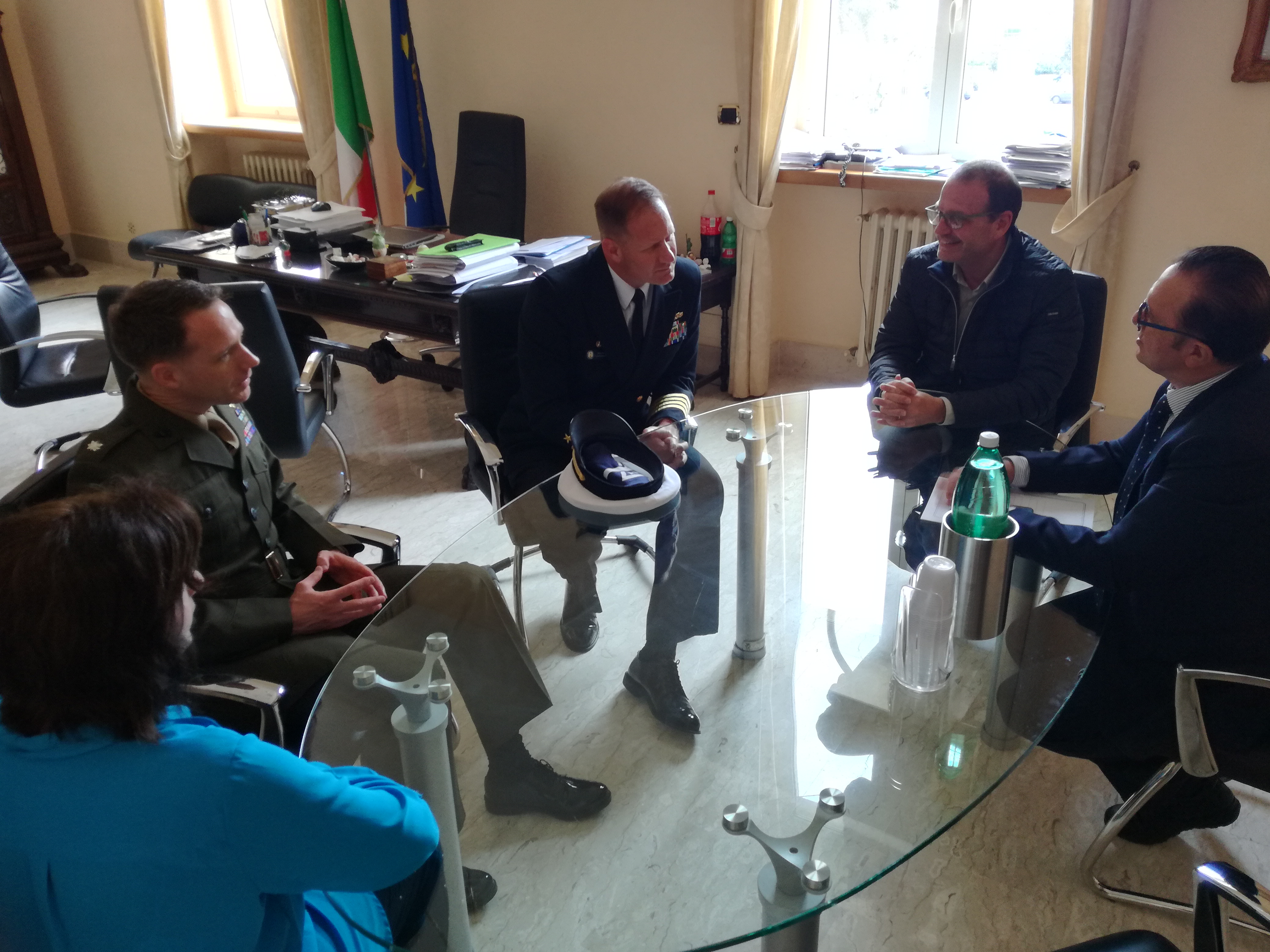 Il Sindaco Mitrano incontra il Cap. DeVore ed il Col. Timothy della USS New York Il Sindaco Mitrano incontra il Cap. DeVore ed il Col. Timothy della USS New York