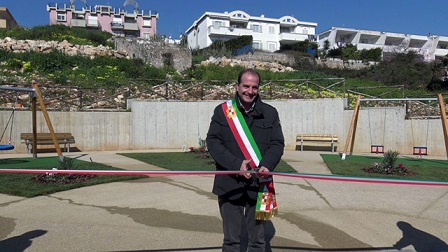 Inaugurata area giochi in Via dei Larici: una piccola oasi verde a dimensione di bimbo Inaugurata area giochi in Via dei Larici: una piccola oasi verde a dimensione di bimbo