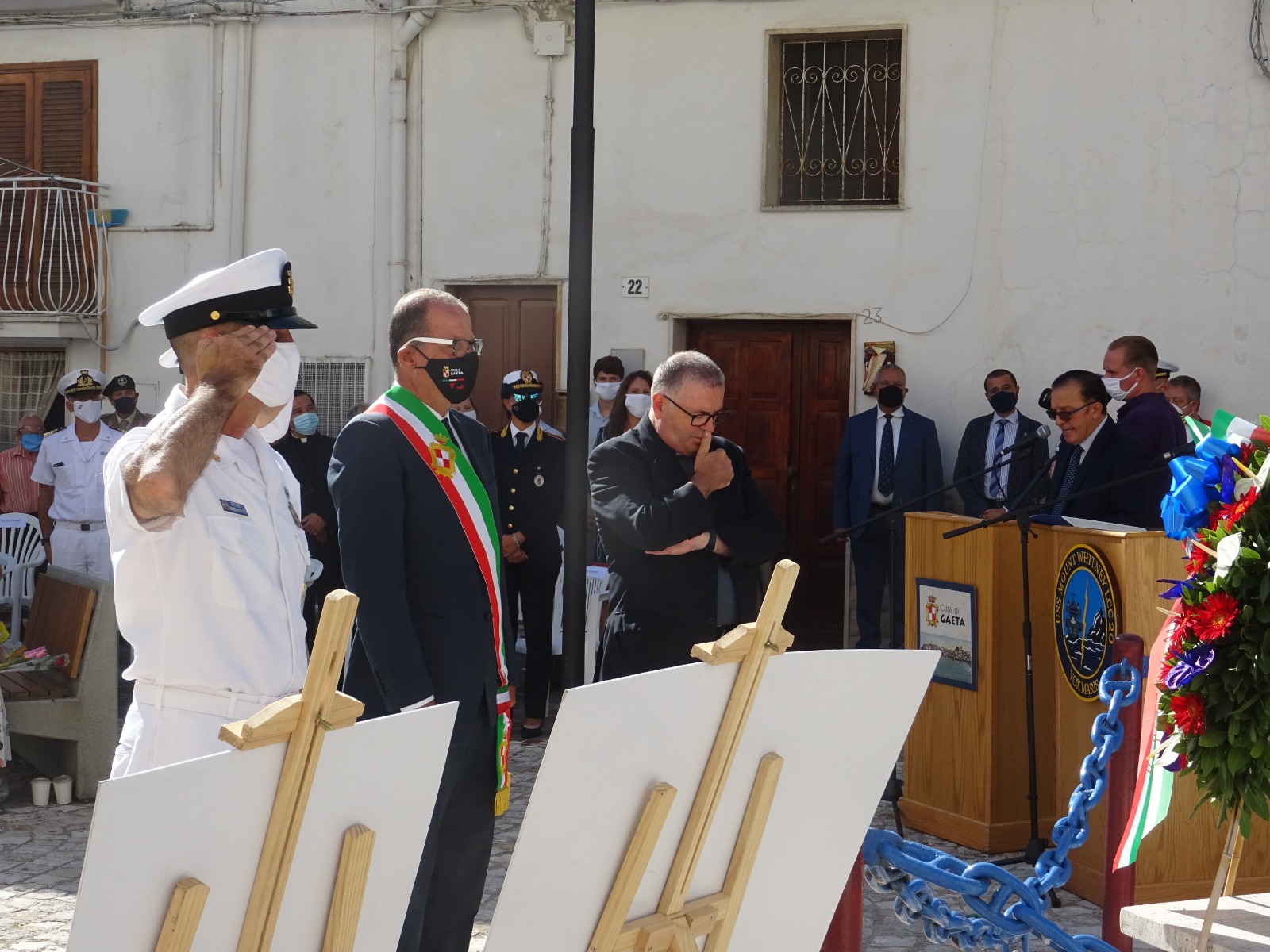 Italiani e Americani commemorano cappellano Vincent Capodanno di origini gaetane Italiani e Americani commemorano cappellano Vincent Capodanno di origini gaetane