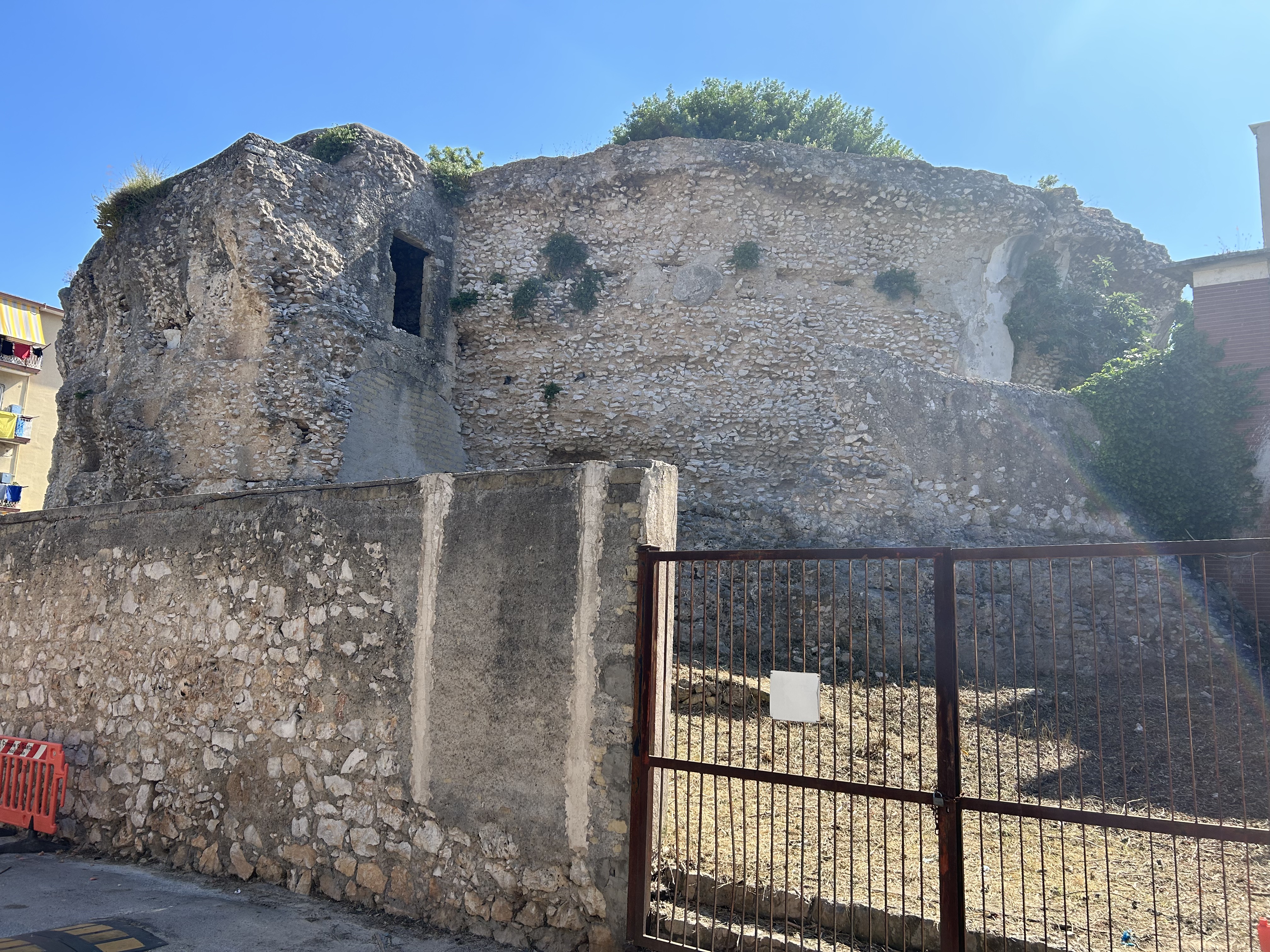 Mausoleo di Lucio Sempronio Atratino, iniziate le operazioni di bonifica da parte della Soprintendenza Archeologia, Belle Arti e Paesaggio