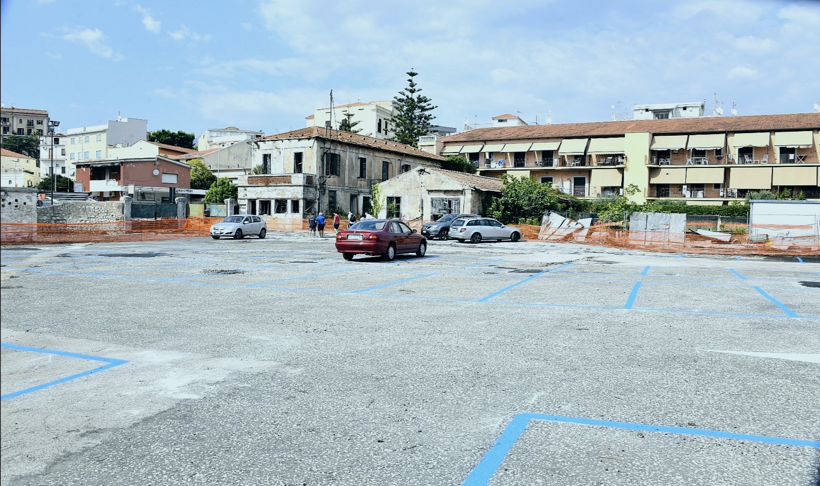 Parcheggio ex Avir, 250 posti auto dal prossimo fine settimana. Importanti novità anche per il mercato settimanale mentre il 4 agosto sarà inaugura... Parcheggio ex Avir, 250 posti auto dal prossimo fine settimana. Importanti novità anche per il mercato settimanale mentre il 4 agosto sarà inaugura...