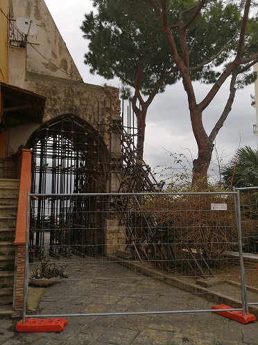 Porta Domnica: al via l'intervento di restauro grazie alla sinergia Comune - Fondazione Del Roscio Porta Domnica: al via l'intervento di restauro grazie alla sinergia Comune - Fondazione Del Roscio