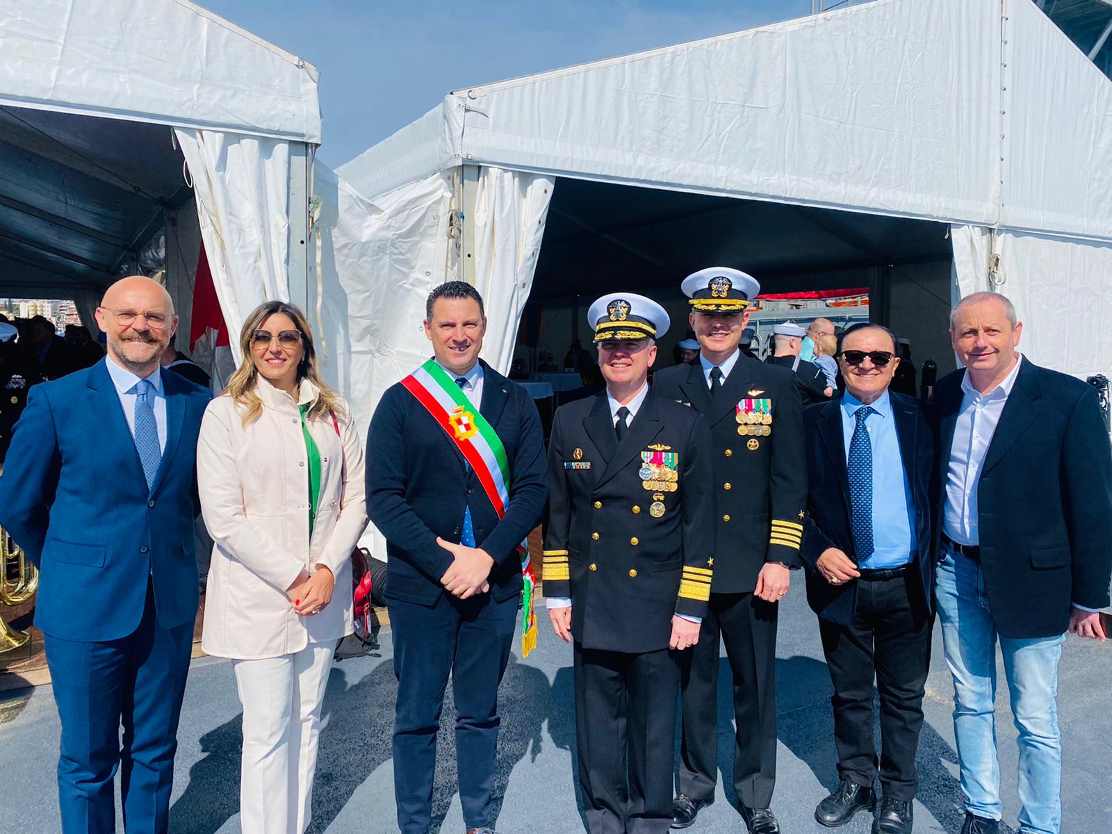 USS Mount Whitney, questa mattina il passaggio di consegne 