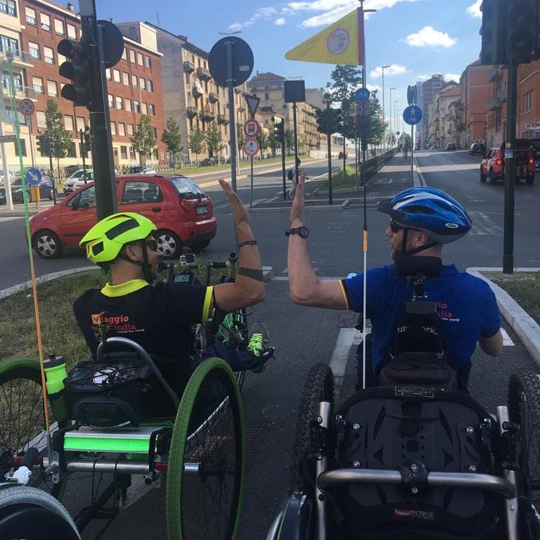 Viaggio Italia, fa tappa a Gaeta il tour in handbike di Luca Paiardi e Danilo Ragona 